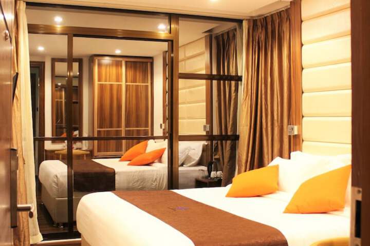 Room 6 of 74