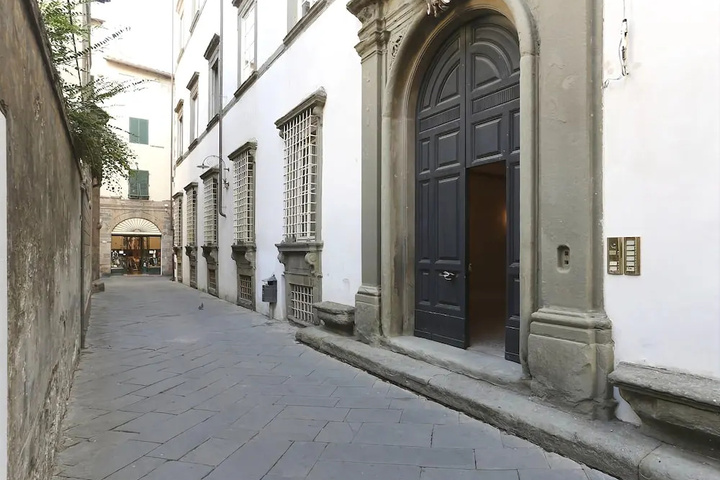Photo of Isabella by Vacation in Lucca
