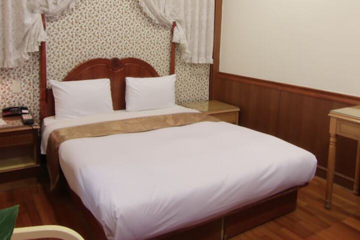 Room 6 of 122