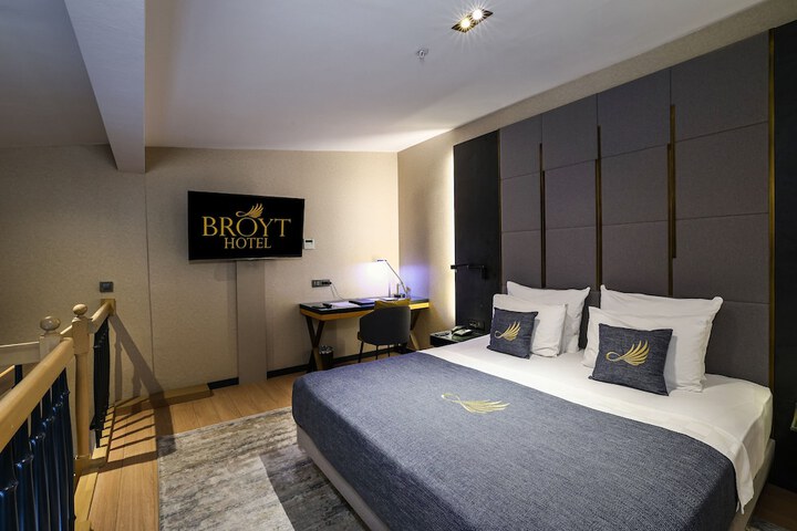 Room 56 of 80