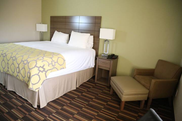 1 King Bed (14 of 19)