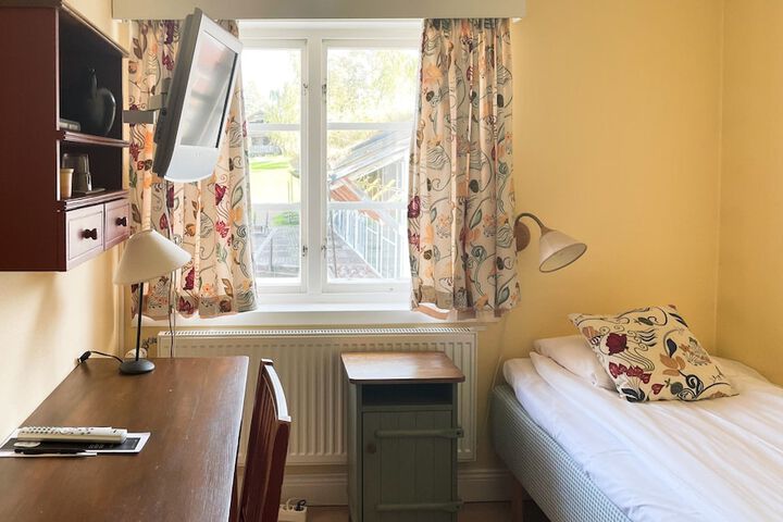 Room 12 of 66