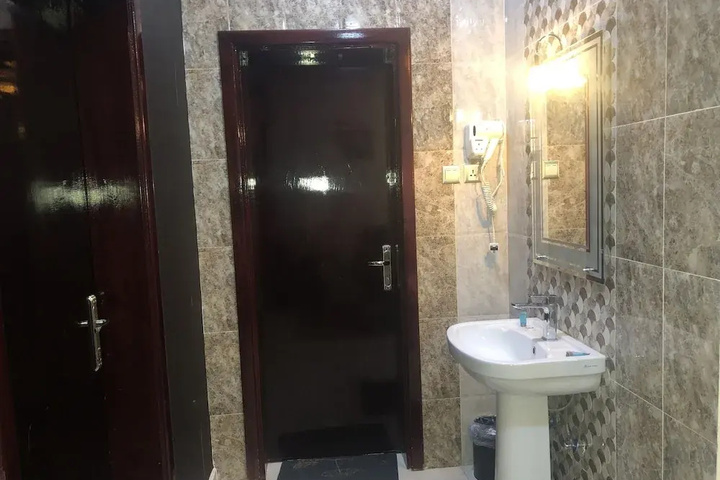 Room 8 of 13