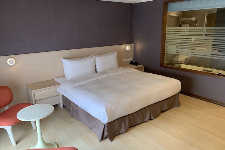 Room 14 of 31