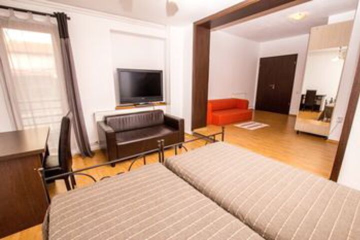 Room 42 of 48