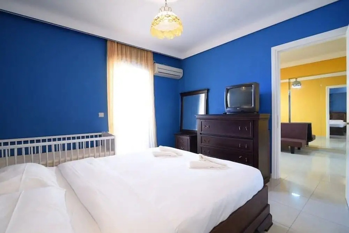 Room 4 of 19