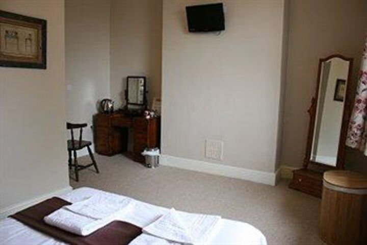 Room 11 of 16
