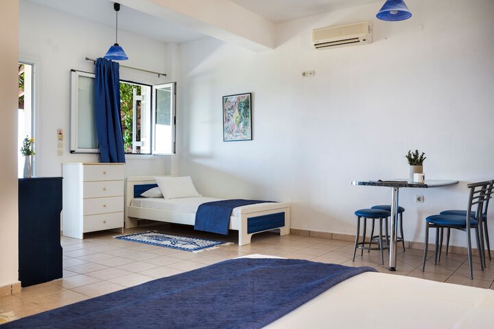 Room 8 of 35