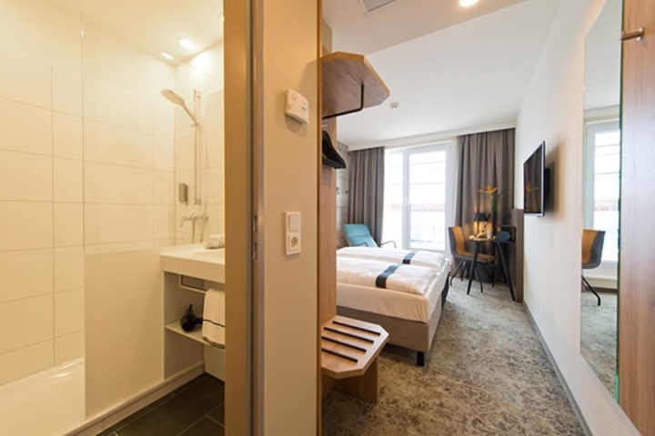 Room 9 of 52