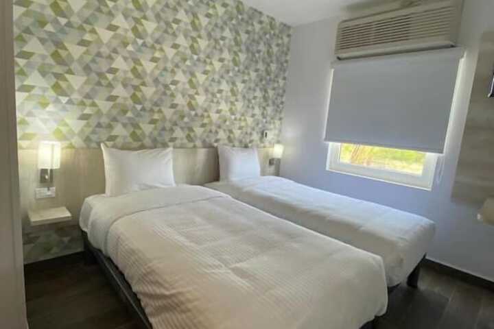 Room 8 of 22