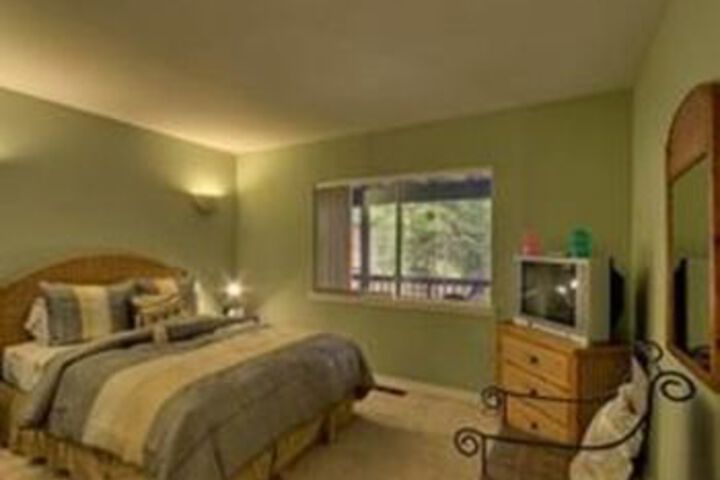 Room 9 of 18