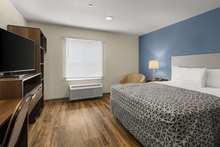 1 Queen Bed Suite (1 of 21)