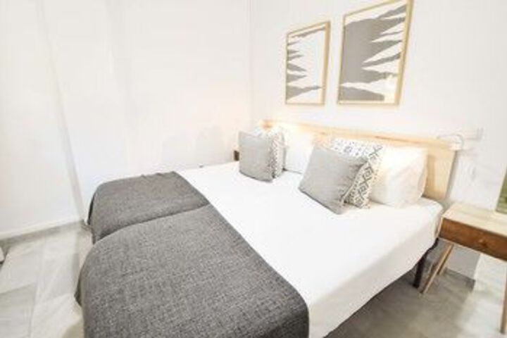 Room 9 of 26