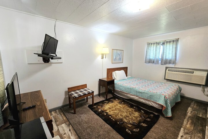 Room 35 of 66