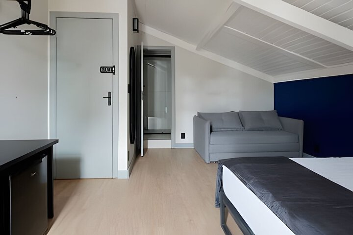Room 32 of 93