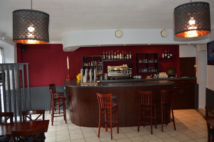 Lounge 14 of 18