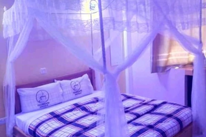 Room 4 of 11