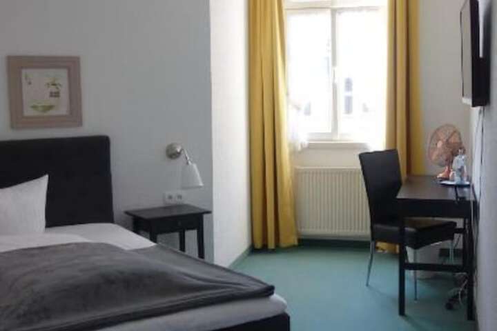 Room 17 of 41
