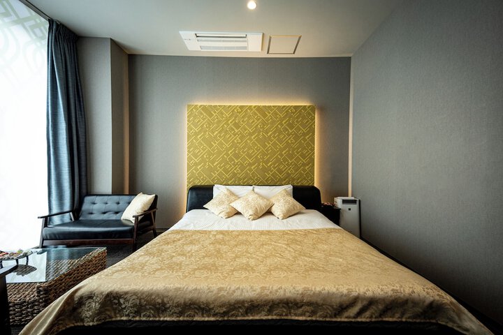 Room 27 of 64