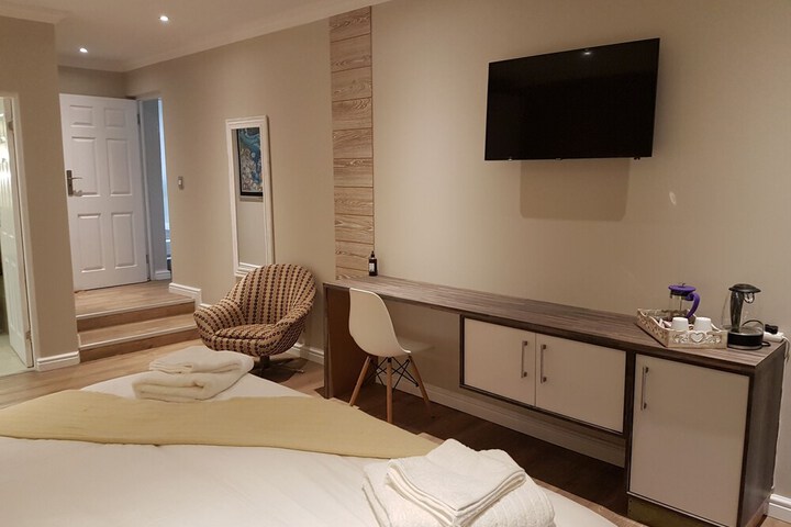 Room 4 of 50