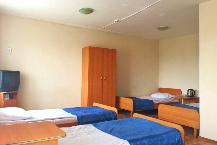 Room 4 of 8