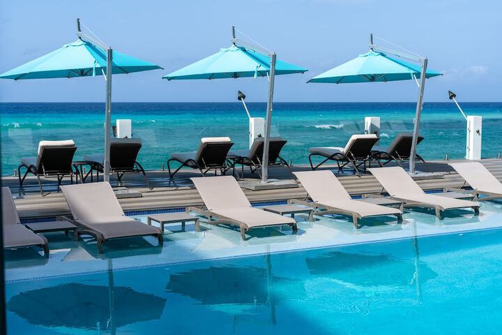 Hotel with Pool