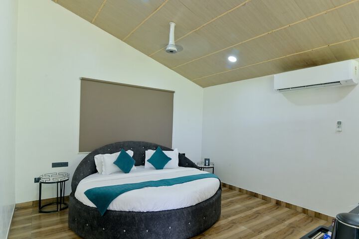 Room 7 of 14