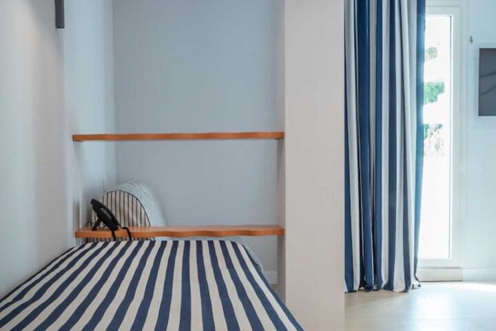 Room 33 of 97