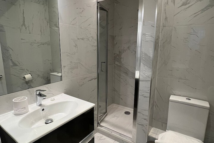 Room 10 of 28