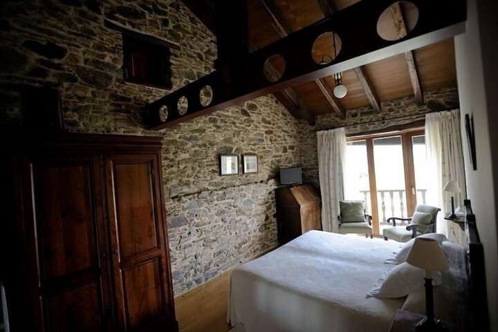 Room 5 of 60