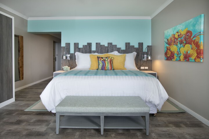 Room 5 of 107