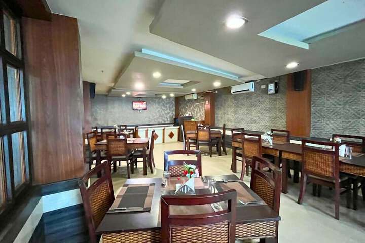 Dining 62 of 94