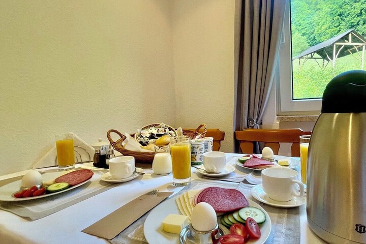 Breakfast/Coffee Service 32 of 37