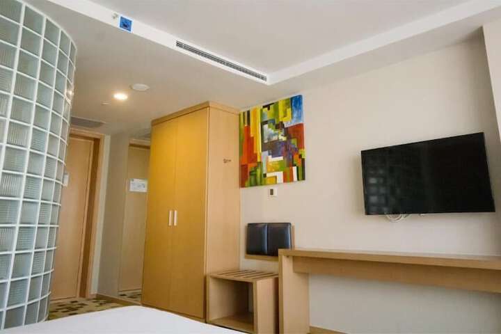 Room 18 of 42