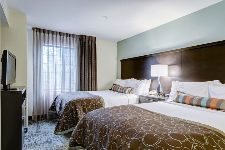 1 Queen 1 Bedroom Suite Comm Mobility Accessible (28 of 39)