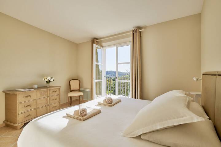 Room 2 of 53
