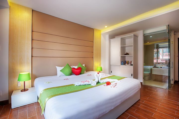 Room 7 of 25