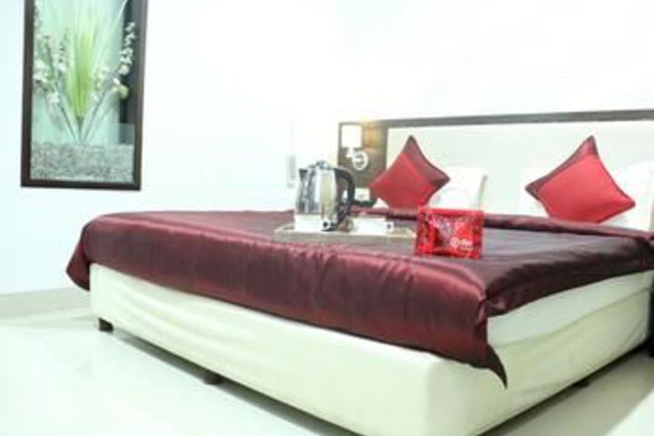 Room 12 of 25