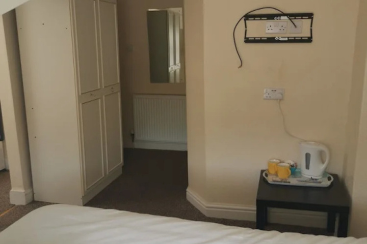 Room 5 of 13