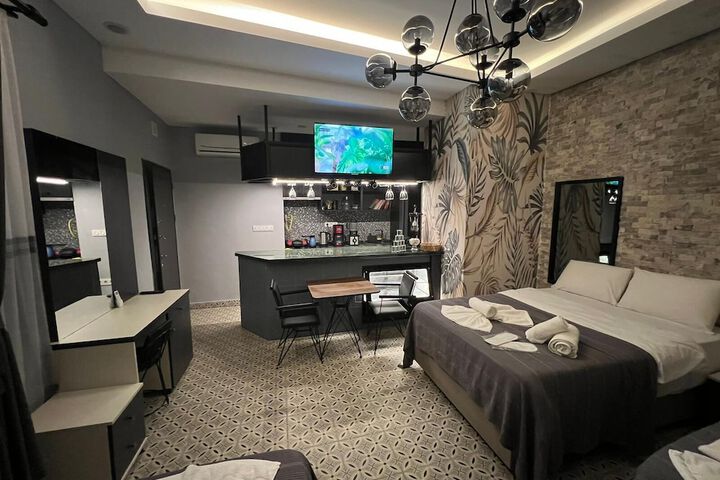 Room 8 of 14