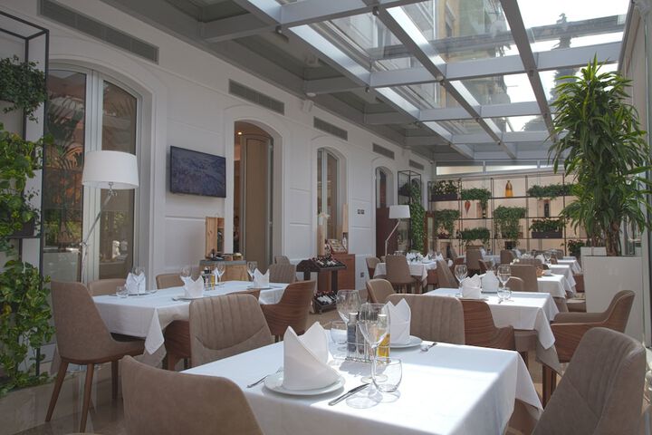 Dining 32 of 60