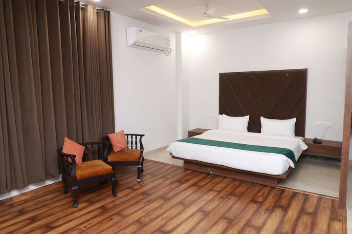 Room 14 of 22