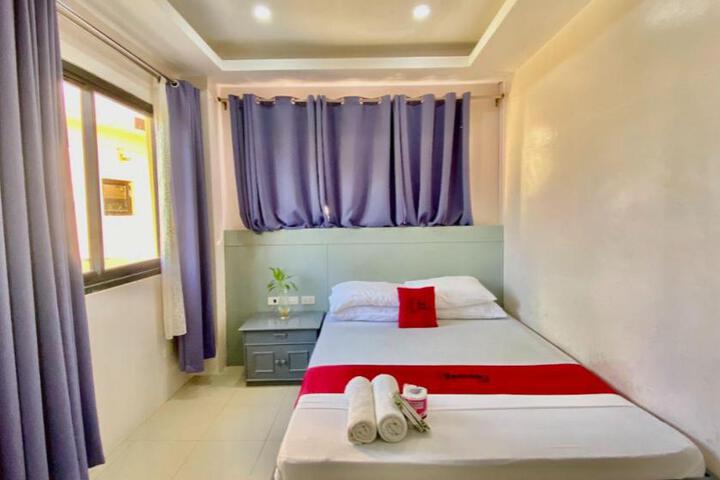 RedDoorz at Greenview Hotel and Restobar Masbate