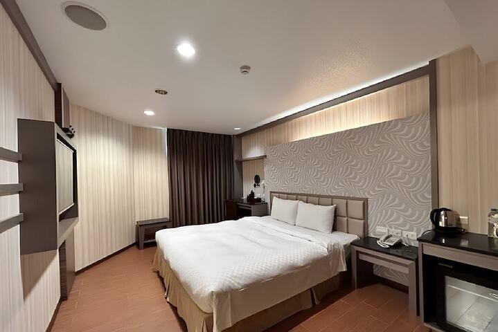 Room 17 of 48