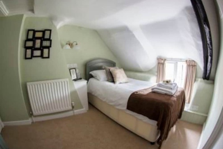 Room 5 of 20