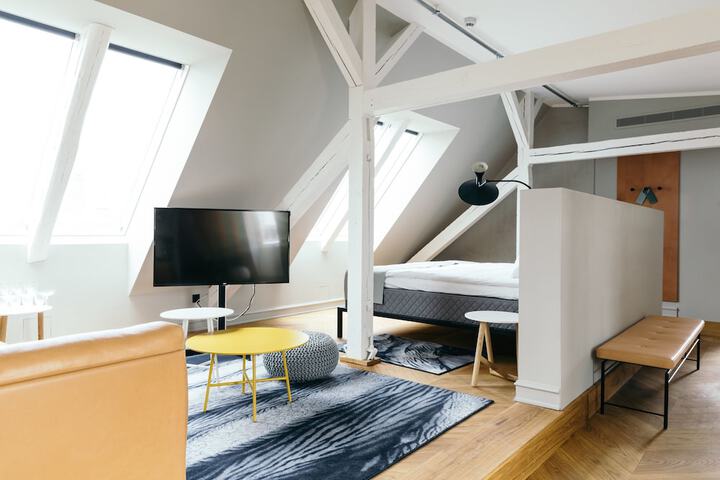 Room 13 of 96