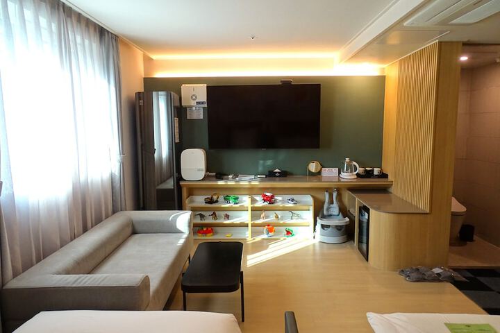 Room 73 of 219