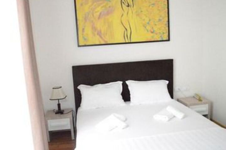 Room 32 of 52