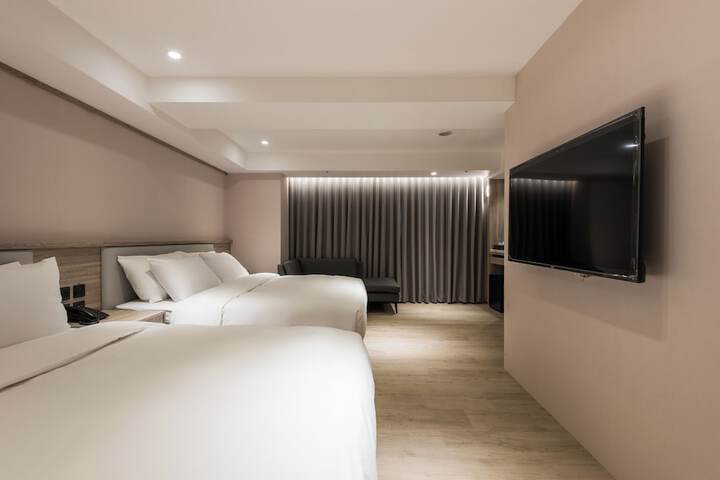 Room 52 of 145