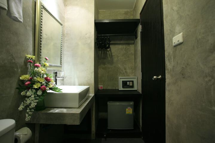Room 44 of 65